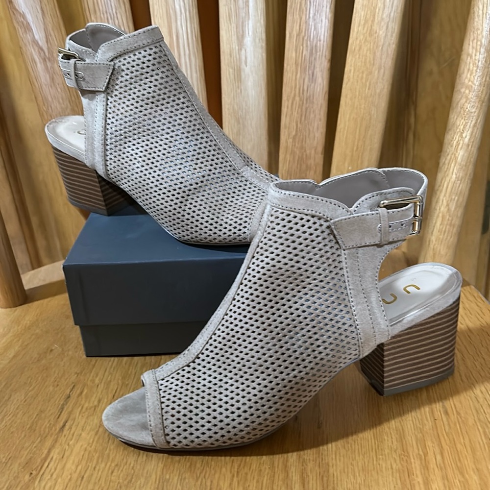 Womens light brown open toe shoes.  Size 7.